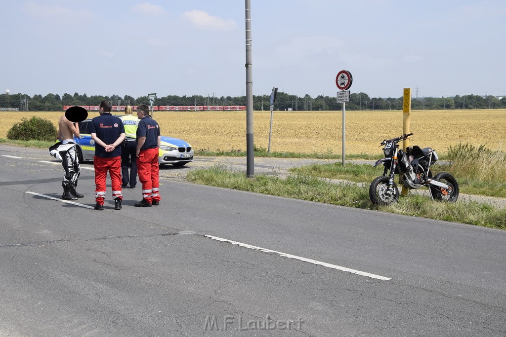 Schwerer Krad Pkw Unfall Koeln Porz Libur Liburer Landstr (Krad Fahrer nach Tagen verstorben) P034.JPG - Miklos Laubert